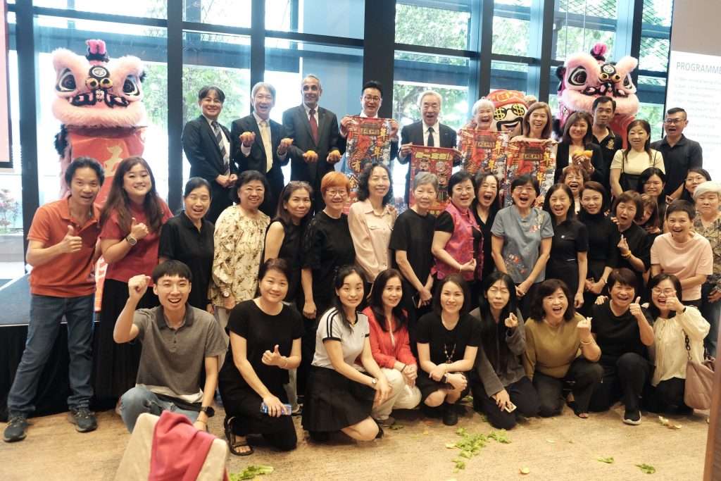 Management and staff from Kowa and HST Medical commemorate the acquisition signing ceremony (Photo: HST Medical)
