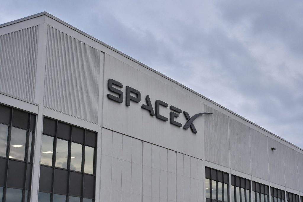 SpaceX (NASDAQ:SPCX) Shares Edge Toward IPO Price with 93% of Capex Directed to Units Posting Losses