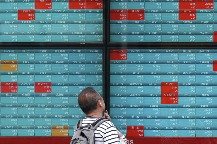 Asian shares gain despite Wall Street's tech-led retreat