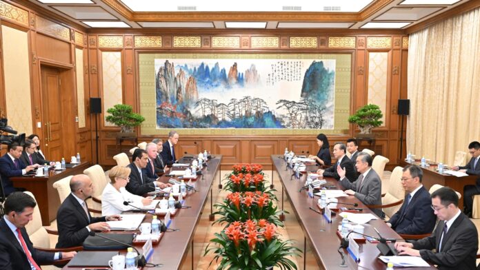 Chinese officials warn of risks from higher tariffs, urge US business leaders to help