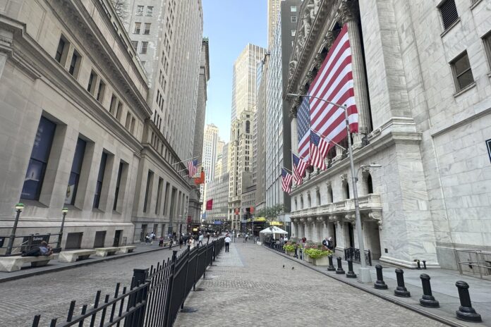 Wall Street finishes worst week since April with more losses