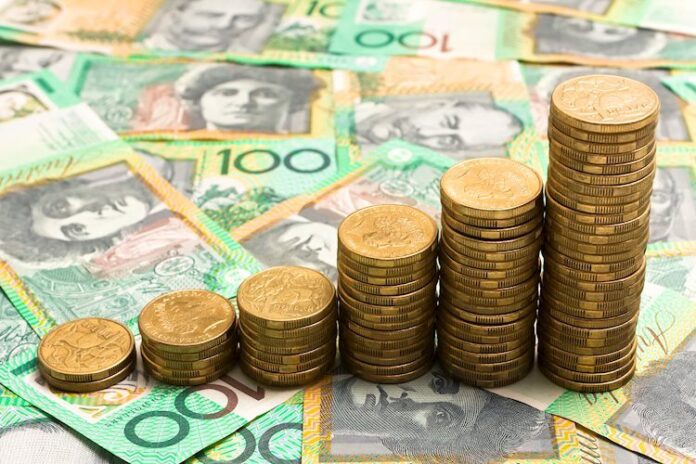 Australian Dollar dips ahead of inflation data, American-Chinese trade war fears