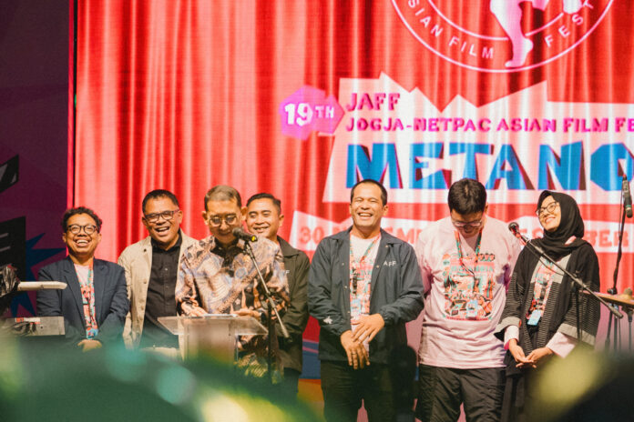 Despite the Rain, Thousands of People Enthusiastically Attend the Opening Night of the 19th Jogja-NETPAC Asian Film Festival