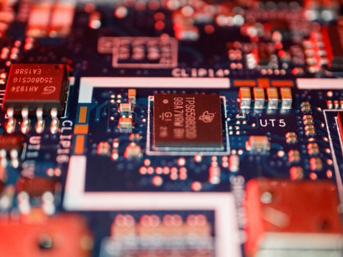 US unleashes another crackdown on China’s chip industry | Trade War News