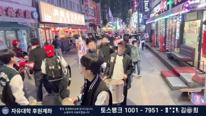 On April 17, 2025, a band of younger Koreans, many clad in school letterman jackets, marched through an area of Seoul known as “Little China” for its numerous Chinese restaurants and businesses. (still from Freedom University’s YouTube channel)