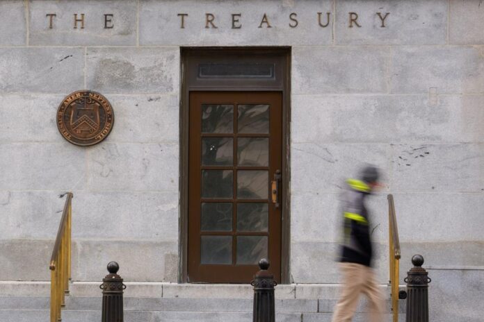 Treasuries Fall as China Banks Asked to Limit Bond Holdings