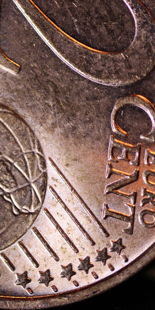 Top Glove Corp Bhd Stock Faces Pressure Amid Glove Market Recovery Signals (ISIN: MYL7113OO003)