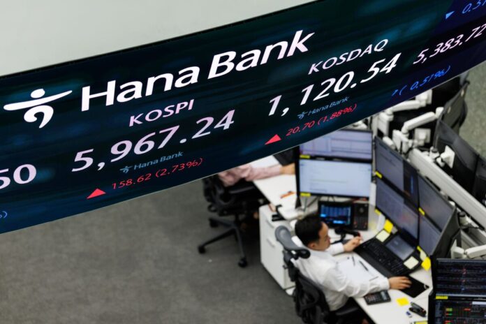 Goldman Favors North Asia’s Tech-Heavy Stock Markets Over South