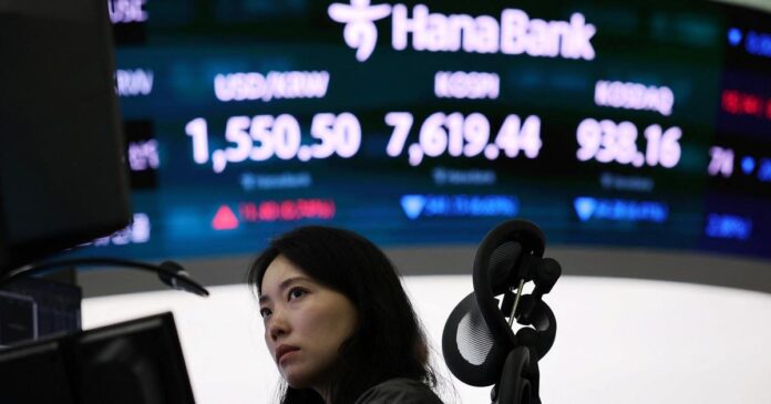 Asian stocks slump on tech rout