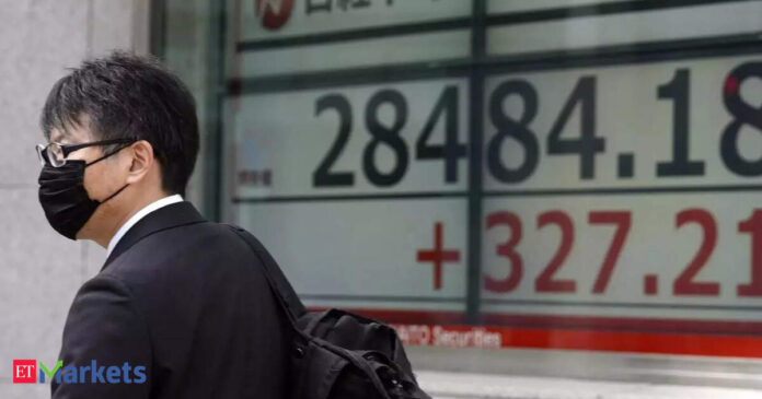 Global Market Today: Asian stocks climb on tech rally, Yen hits 40-year low