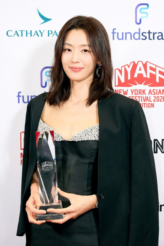 Jeon Ji-hyun, follows Cannes with New York triumph..Wins trophy at New York Asian Film Festival [Official]